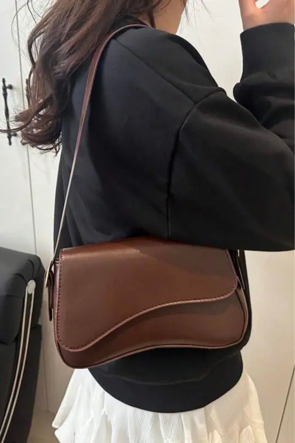 Bolsa Feminina de Ombro – Modelo Moderno e Elegante (Conforme Fotos do Anúncio)