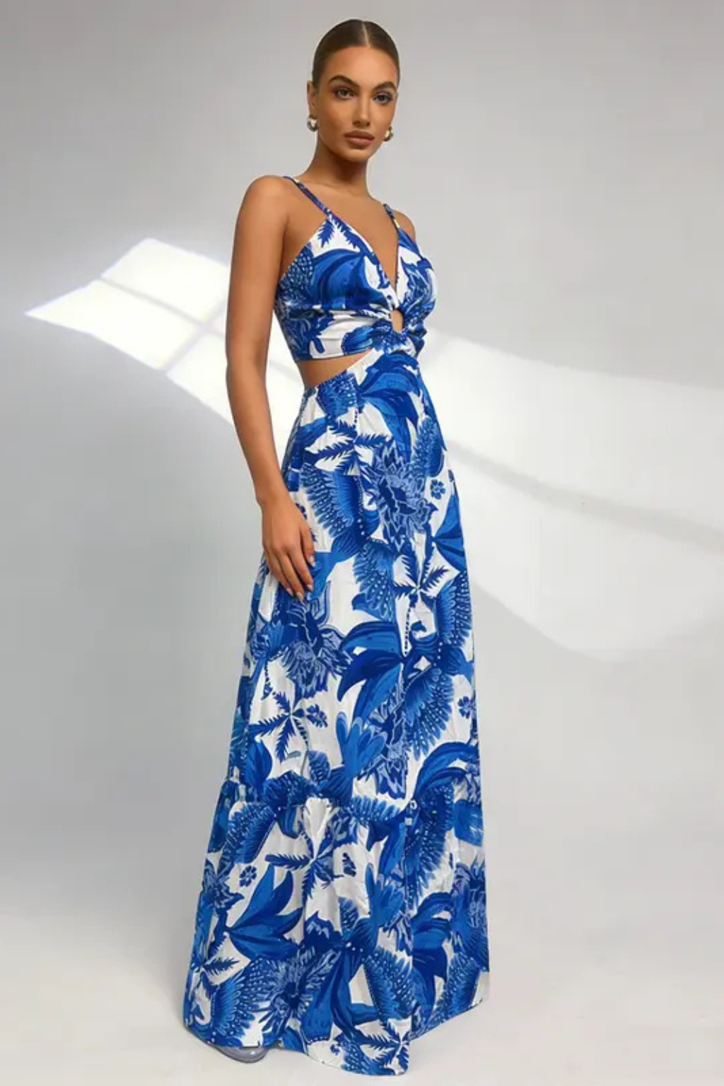 Vestido Longo Não Bojo Boêmia com Estampa, Recortes e Estilo de Férias