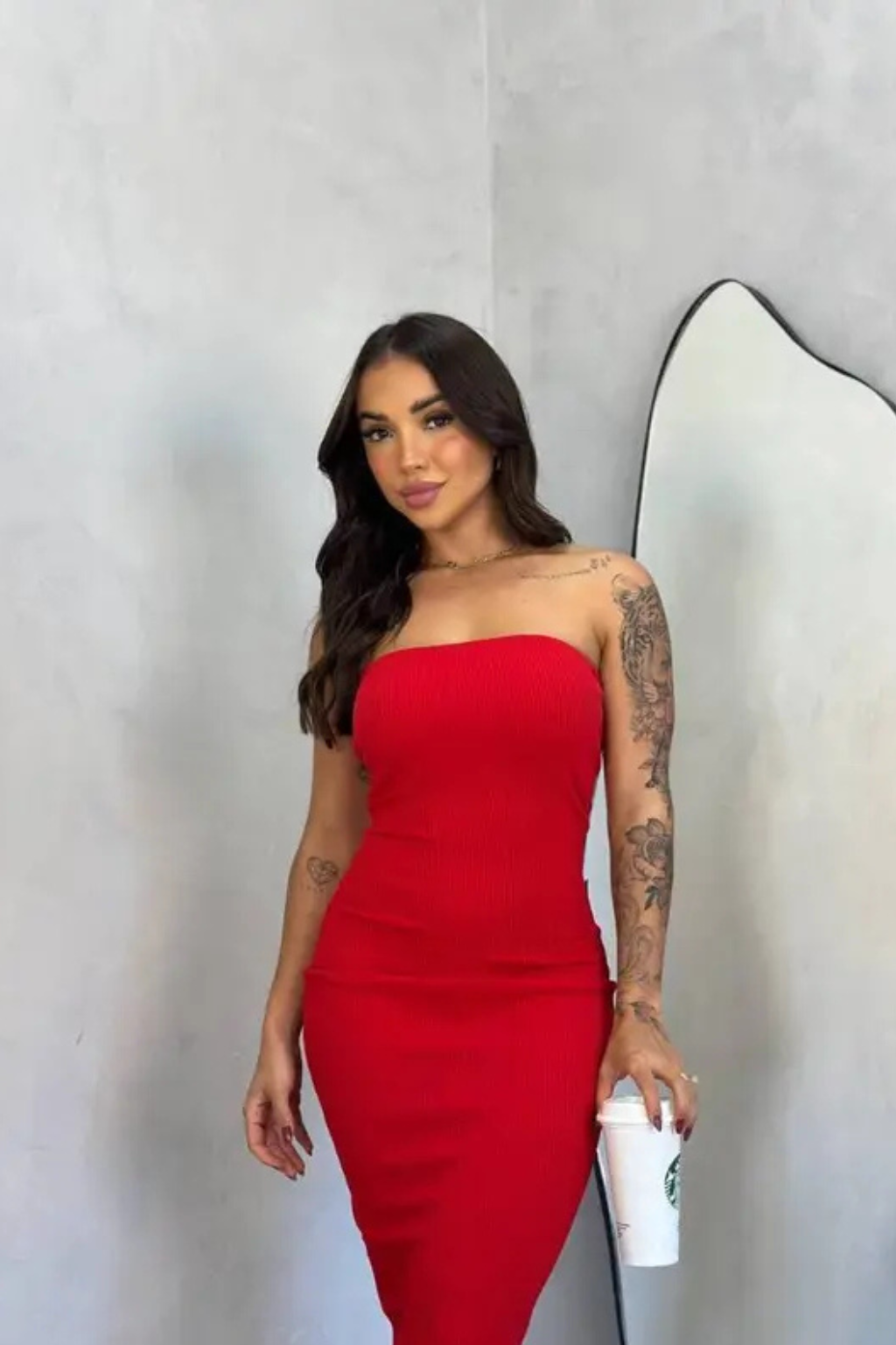 Vestido Midi Tomara que Caia Canelado - Elegância e Conforto em um Único Vestido! TECIDO ANARRUGA!