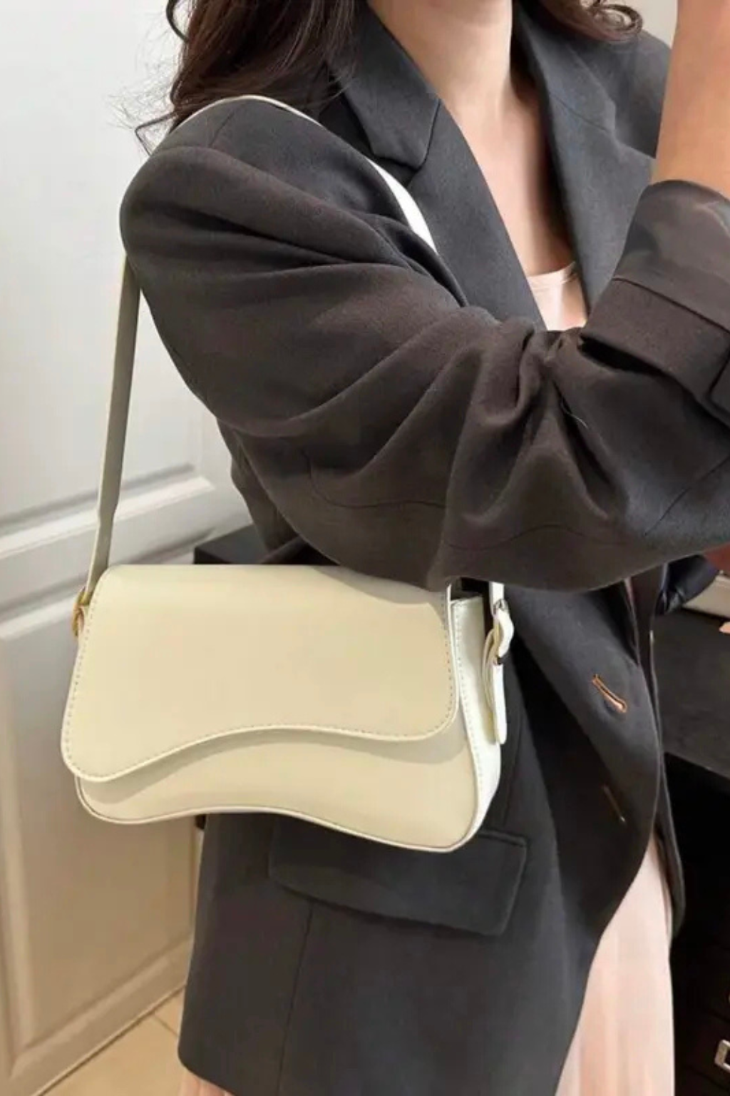 Bolsa Feminina de Ombro – Modelo Moderno e Elegante (Conforme Fotos do Anúncio)