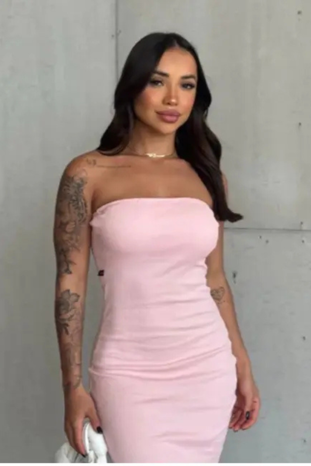 Vestido Midi Tomara que Caia Canelado - Elegância e Conforto em um Único Vestido! TECIDO ANARRUGA!