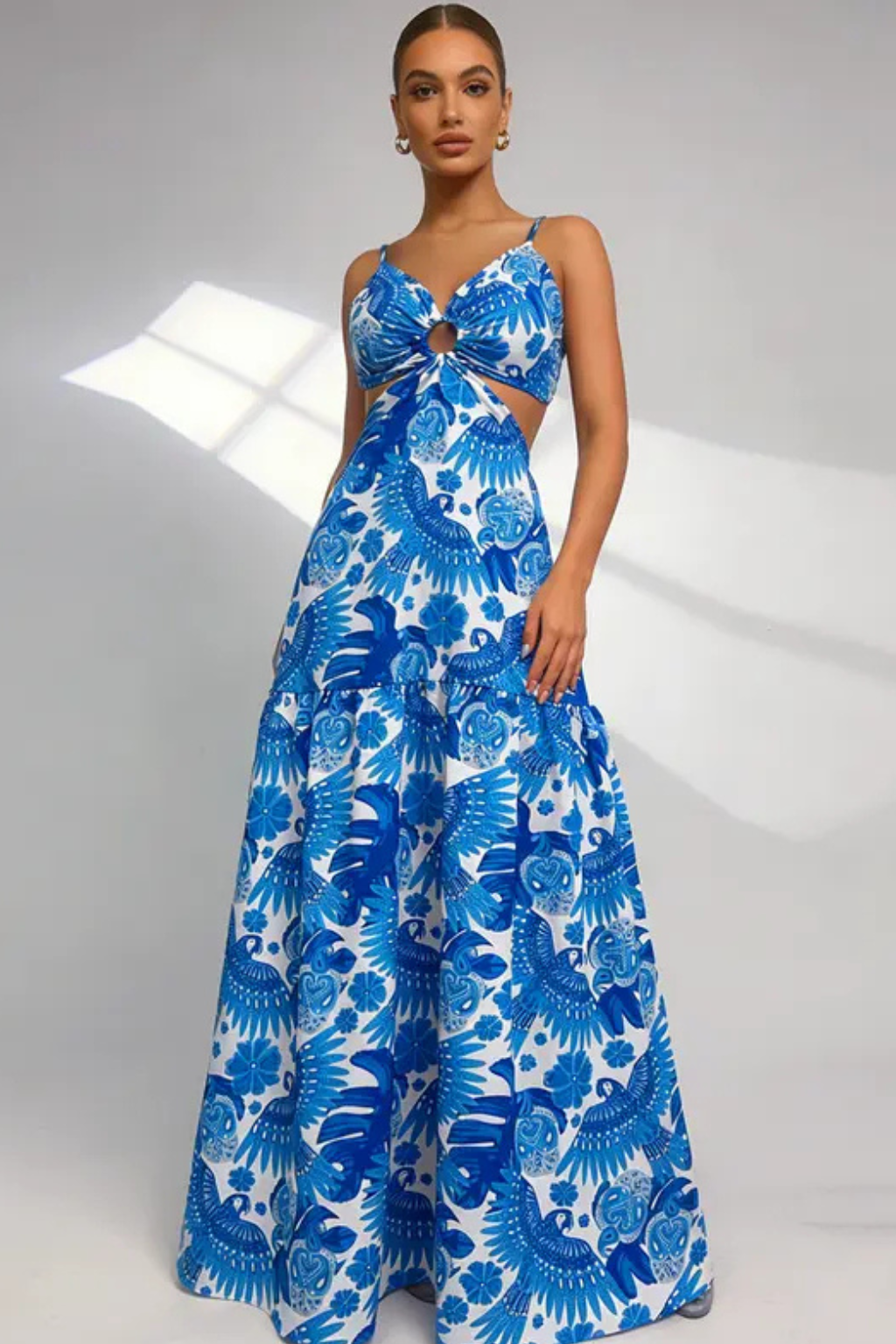 Vestido Longo Não Bojo Boêmia com Estampa, Recortes e Estilo de Férias