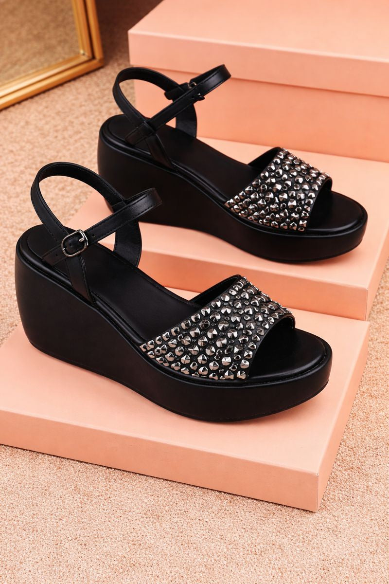 Sandália Feminina Plataforma com Strass